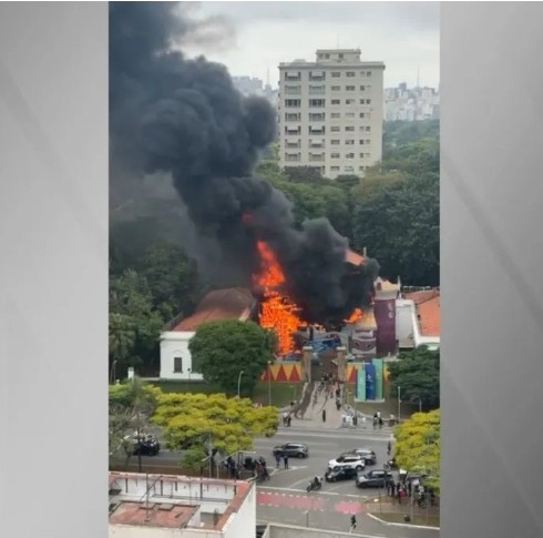 Incêndio atinge o Museu da Casa Brasileira em SP, adiando exposição de Castelo Rá-Tim-Bum e gerando grande mobilização dos bombeiros.